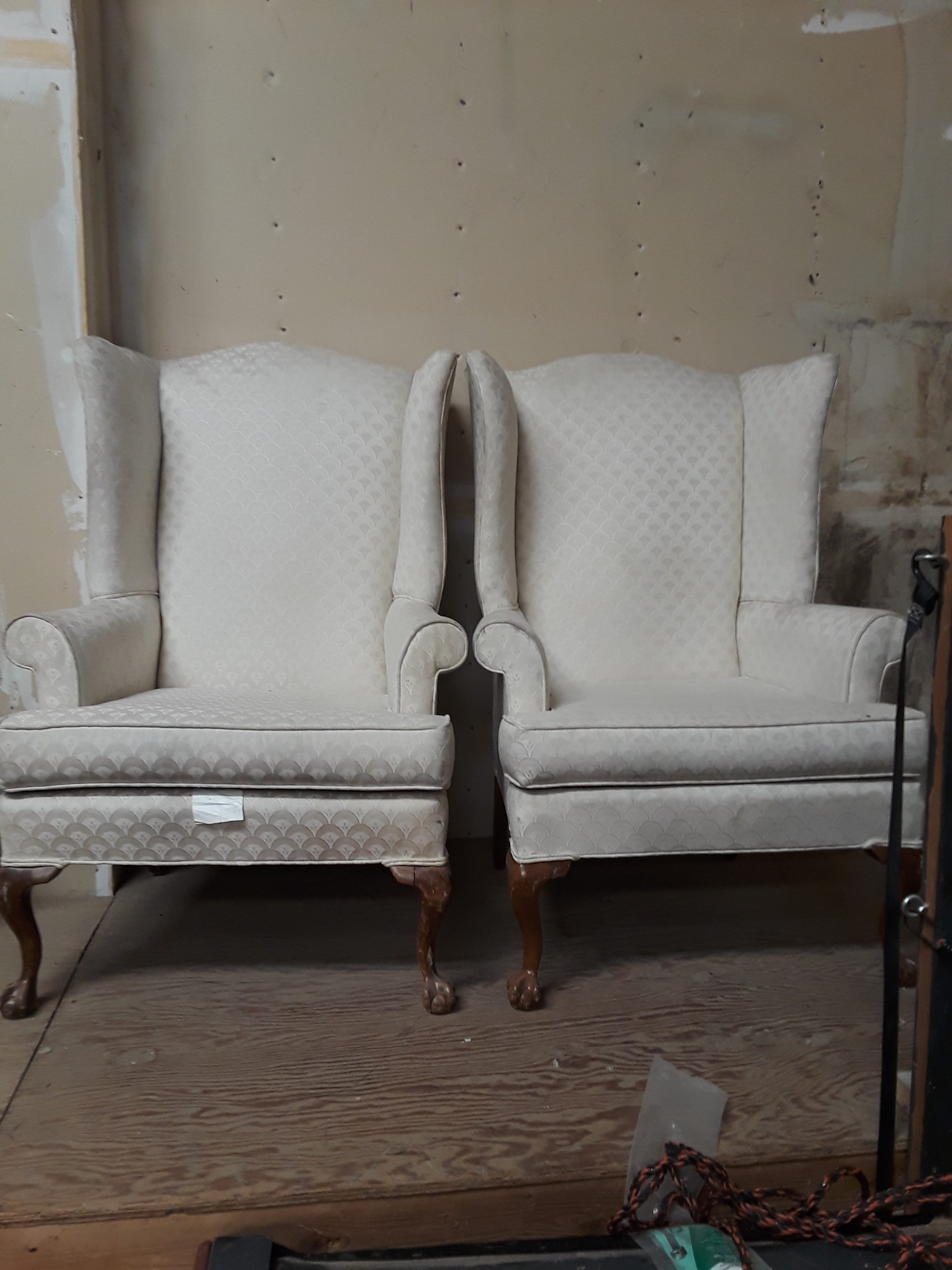 armchairs (2, white)