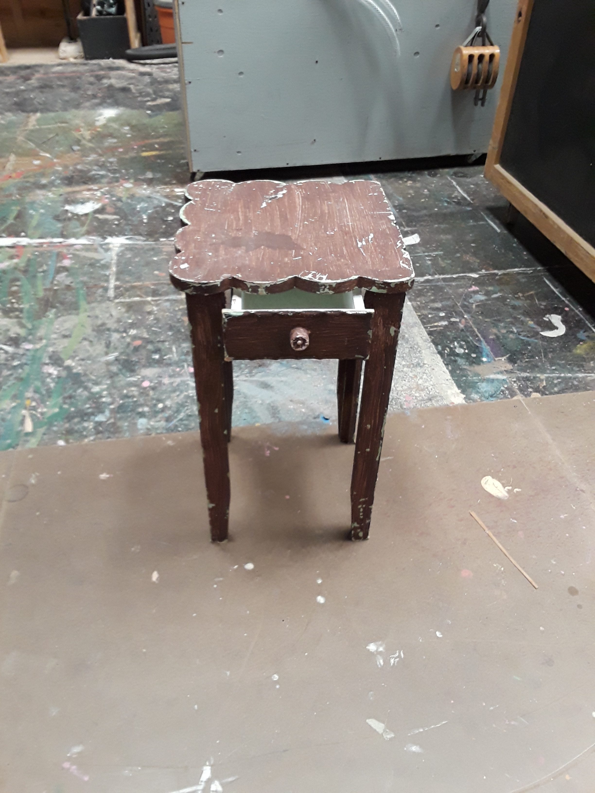 side table (brown)